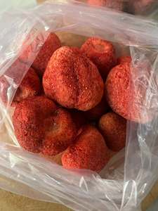 Fresas Secas Enteras Dulces en Paquete a Granel para Snacks, Yogur, Cereales, Coberturas, Frutas, Alimentos y Bebidas - Product Image 1