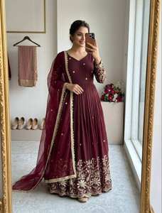 ชุดเดรส Anarkali ผ้าไหมวิชิตรา แต่งลูกไม้ขอบผ้า พร้อมผ้าคลุมไหล่ผ้าเน็ต ทรงกระโปรงบาน รุ่น UW8059-DC - Product Image 1