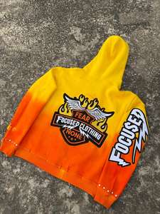 Sudadera con capucha y cremallera bicolor desgastada personalizada al por mayor con parches bordados y diseño de pedrería, 100% algodón, estilo urbano de invierno, Hip Hop - Product Image 4