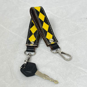 Porte-clés personnalisé en cuir véritable à carreaux, durable et de qualité supérieure, avec mousqueton métallique design, fournisseur OEM sur mesure, vente en gros - Product Image 5