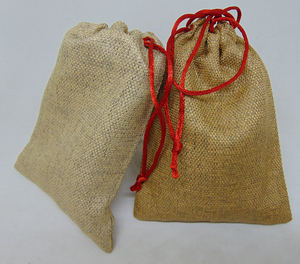 ถุงของขวัญและถุงใส่เครื่องประดับงานแต่งงานแบบเชือกรูดจากปอกระเจาที่เป็นมิตรกับสิ่งแวดล้อมจาก Lowellcraft เหมาะสำหรับใส่ของขวัญเครื่องประดับเจ้าสาว - Product Image 5