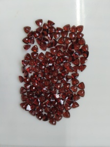 Granat rouge naturel 6 mm, taille triligne, qualité supérieure, pierre précieuse en vrac pour la fabrication de bijoux - Product Image 4
