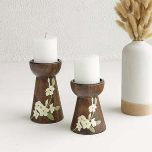 Ensemble de supports à bougies en bois faits à la main, forme conique, imprimé floral, décoration d'intérieur - Product Image 1