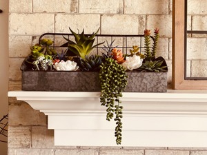 Jardinière rectangulaire murale galvanisée, décoration de jardin vertical rustique pour cour, accent mural vert et décoration de balcon. - Product Image 1
