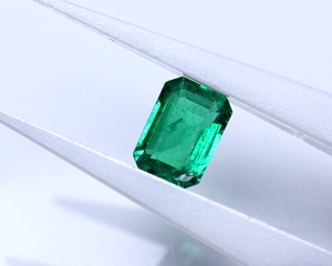 Esmeralda Natural Cristalina, Corte Brillante Octogonal, Verde Intenso, Calidad Super Fina, Certificación IGI, para Fabricación de Joyería DIY - Product Image 4