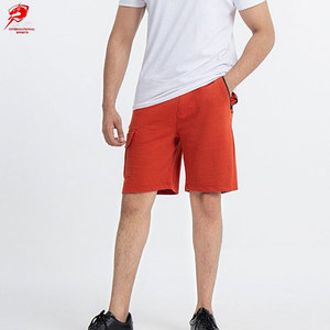 Shorts décontractés légers pour hommes, conçus pour un confort quotidien, en tissu respirant et lisse, au look moderne et épuré - Product Image 2