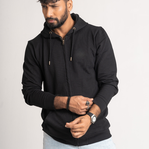 Sweat à capuche zippé pour homme, vêtements d'hiver confortables pour homme, tissu polaire de qualité supérieure, noir avec deux poches latérales, respirant, fabriqué au Bangladesh. - Product Image 3