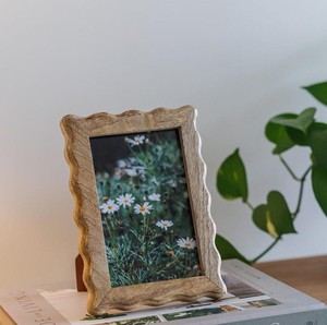 Cadres photo en bois de noyer naturel de style classique, rustiques et faits à la main, pour table. - Product Image 4