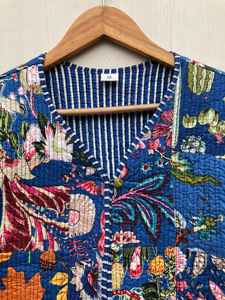 Chaleco sin mangas de algodón estilo hippie boho, chaleco acolchado de algodón, chaleco con estampado floral para mujer con 4 botones - Product Image 4