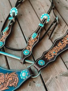 Cabestro de Cuero Occidental de Alta Calidad para Caballo con Conchos Turquesa, Diseño Floral Grabado a Mano, Color Marrón para Equitación - Product Image 1