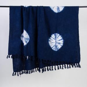 Manta de Sofá Cama Hecha a Mano en India, de Algodón Azul Teñido con Té, Colores Naturales, Estampado Orgánico - Product Image 5