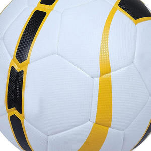 Ballon de football cousu à la machine en PVC, qualité export, durable, pour l'entraînement, emballage écologique, ballon de football personnalisé pour la pratique - Product Image 3