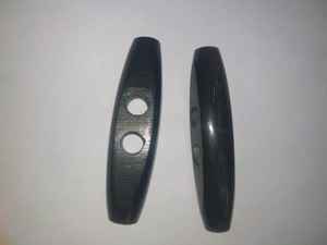 Boutons à bascule artisanaux en corne de buffle polie, écologiques, motif croix, origine Inde, 2 trous, pour couture de vêtements - Product Image 5