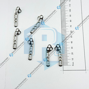 Placas de Bloqueo TPLO de Alta Calidad, Tamaño Estándar de 2.4mm, Juego de 2 Piezas, Precontorneadas, Estilo Voi 316L, para Cirugía Veterinaria en Gatos y Perros - Product Image 4