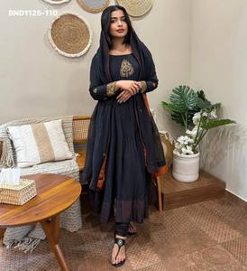 Traje Anarkali de diseñador en georgette sintético con bordado de lentejuelas y diseño Butta, de corte amplio, que incluye pantalón y dupatta - Proveedor indio - Product Image 2