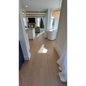 Plancher en bois de chêne blanc d'ingénierie, épaisseur 3/8 po, largeur 6 po, naturel, lisse, rainuré et langueté - Product Image 1