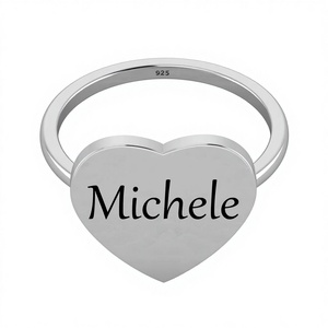 Anillo de cóctel de plata de ley 925 con corazón plano, 14 mm, chapado en oro vermeil, engaste pavé, nombre personalizado grabado, anillos minimalistas de eternidad - Product Image 1