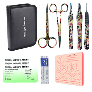 Kit d'entraînement aux sutures chirurgicales pour étudiants en médecine, en soins infirmiers et en médecine vétérinaire - Product Image 1