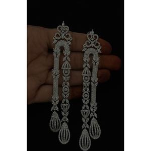 ต่างหูระย้าทรงยาวประดับเพชร CZ ชุบเงินคุณภาพพรีเมียม ดีไซน์ทันสมัยสำหรับผู้หญิงและเด็กผู้หญิง เหมาะสำหรับงานเลี้ยงตอนเย็น - Product Image 1