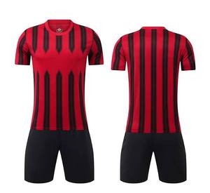 เสื้อฟุตบอลสีแดงแบบปรับแต่งได้ แขนสั้น ผลิตจากโพลีเอสเตอร์ยืดหยุ่น 100% พร้อมพิมพ์ชื่อทีมแบบต้านเชื้อแบคทีเรีย - Product Image 2