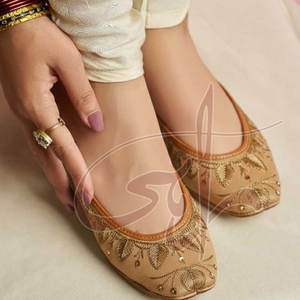 Khussa Antideslizante para Mujer, Fabricación Profesional, Parte Superior de Cuero Sintético, Suela Antideslizante, Nuevo Diseño Más Vendido - Product Image 2