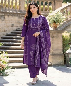 Conjunto de Muselina Moderna con Estampado a Mano, Top y Pantalón con Dupatta, para Uso Diario, Precio al por Mayor, Prenda Étnica, Color Morado - Product Image 1