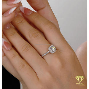 Élégante bague de fiançailles en argent sterling 925 avec diamant moissanite taille coussin pour les fournisseurs en gros - Product Image 4