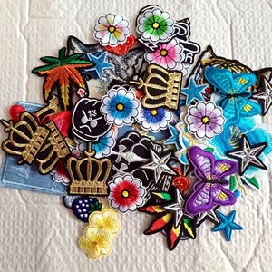 Ensemble de patchs brodés thermocollants avec des motifs américains et de dessins animés pour vêtements et cadeaux - Product Image 6