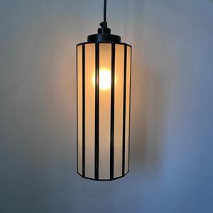 Luminaire suspendu long en verre noir et blanc avec LED, cadre métallique blanc chaud doux et lampe de plafond intégrée - Product Image 1