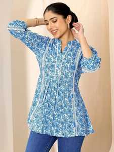 Tunique longue peplum pour femme, imprimé floral bleu et blanc, col mandarin en V, taille froncée, style bohème, pour la vente en gros aux boutiques internationales - Product Image 1