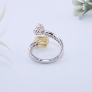 Élégante bague Toi et Moi en or blanc avec cœur rose et diamant de laboratoire taille émeraude jaune, sertie en canal, pour anniversaire et fiançailles - Product Image 2