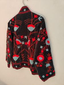 Veste en velours noir brodée Suzani, faite à la main, motif floral, style folklorique, manteau ethnique bohème, veste d'hiver pour femme, vêtement d'extérieur vintage - Product Image 6