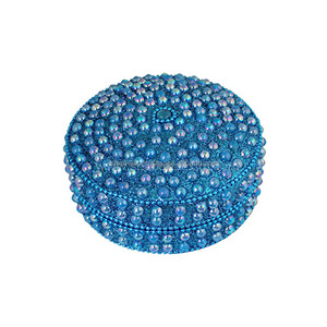 Boîte à bijoux élégante en métal décorée de perles blanches et de paillettes, fabriquée en Inde, pour bagues, boucles d'oreilles et colliers - Product Image 5