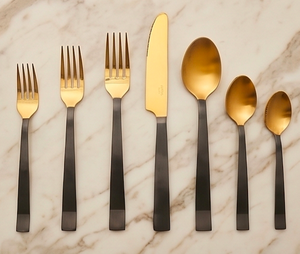 Service de couverts moderne avec tête dorée et manche noir uni, finition soignée, couverts de luxe pour la décoration de table, les banquets de mariage et les hôtels - Product Image 1
