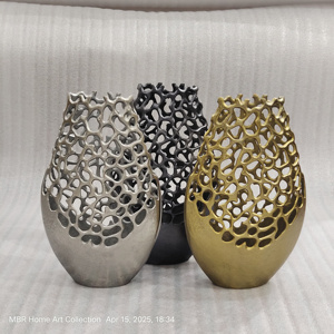 Jarrón redondeado de aluminio dorado, trabajo de celosía abierta de forma libre para decoración del hogar - Product Image 3