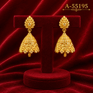 Boucles d'oreilles pendantes florales classiques tendance en imitation perle plaquées or pour bijoux de mariage pour femmes - Product Image 1