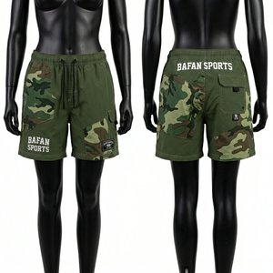 Short de bain pour femme en polyester premium, panneau camouflage vert, séchage rapide, taille élastique, logo imprimé. - Product Image 1