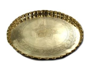 Plateau de service classique en laiton, avec une finition artisanale, idéal pour les réceptions à domicile et les célébrations culturelles - Product Image 1