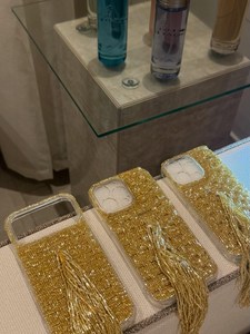 NOUSHAD HANDICRAFTS - Funda para Teléfono Hecha a Mano con Cuentas de Vidrio Plateadas Personalizadas, Patrón de Flores en Punto de Cruz, Bordado de Algodón, Textil Dorado - Product Image 2