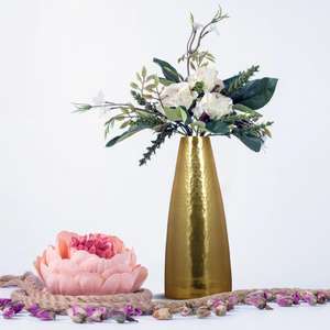 Vase à fleurs en métal de qualité supérieure, fait à la main, avec une forme élégante et une finition durable pour la décoration de la maison et des hôtels - Product Image 6