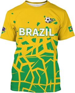Camiseta de la Selección Brasileña de Fútbol, Amarilla y Verde con Patrón Geométrico, de Poliéster, con Parches de la Bandera y Diseño de Balón - Product Image 1