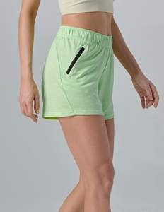 Shorts de sport personnalisés avec logo, taille haute, dos en V, pour la gym, le yoga, et le cyclisme, avec effet froncé aux fesses pour femme - Product Image 6