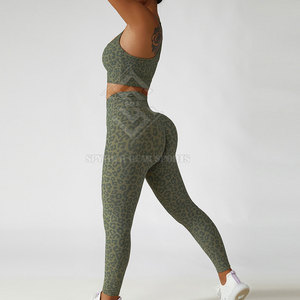 Ensemble de yoga sportif confortable et solide avec logo frontal, tissu respirant et flexible, écologique, tenue d'entraînement 2 pièces - Product Image 3
