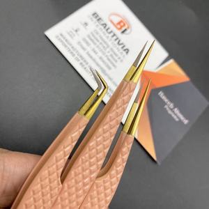 Pinzas para Extensión de Pestañas de Marca Personalizada, Acero Inoxidable, Agarre Fuerte, Punta Puntiaguda Probada a Mano, Fibra de Acero Sostenible - Product Image 4