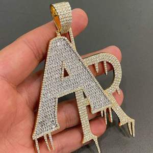 จี้ตัวอักษร AR แบบกำหนดเอง ประดับเพชรทรงบาแกตต์ ชุบทอง สไตล์ฮิปฮอป - Product Image 1