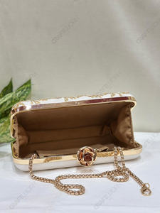 กระเป๋าคลัทช์ปักลายพฤกษศาสตร์สีงาช้างพร้อมตัวล็อคแบบนกสีทอง กระเป๋าถือหรูหราสำหรับงานแต่งงานและงานกลางคืน เหมาะสำหรับเจ้าสาวและร้านค้าปลีก - Product Image 5