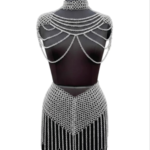 Cadena de metal premium para juegos de rol históricos que ofrece resistencia, vestido estilo chica - Product Image 1