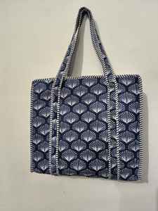 Sac fourre-tout artisanal style vacances, couleur unie, fermeture éclair, design spacieux, sac à bandoulière pour femme, en tissu matelassé, grande taille - Product Image 3