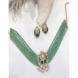 Ensemble collier et boucles d'oreilles en laiton plaqué or de qualité supérieure, classique et élégant, pour les occasions de mariage et de fête, collection pour femmes - Product Image 2