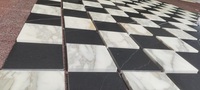 Carreaux de marbre en pierre de marbre Nero Marquina et Calacatta Gold polis modernes, découpés au jet d'eau, pour la décoration de sols intérieurs